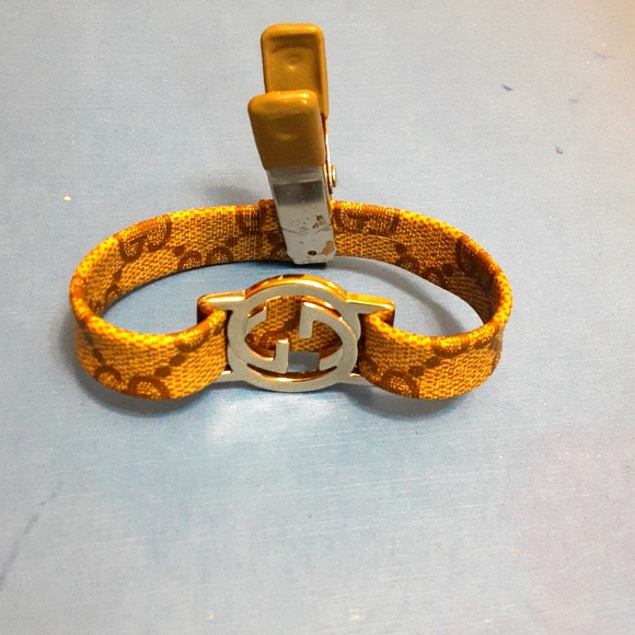 GUCCI logos w straps + Gucci Keychain repurporse from Gucci bag Firm price - Picture 6 of 16